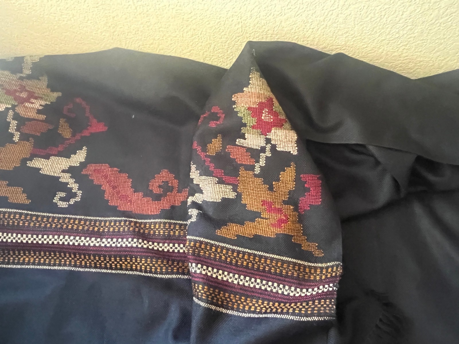 Black Wool Patterned Shawl/Wrap/Throw  Ethnic Loo… - image 4