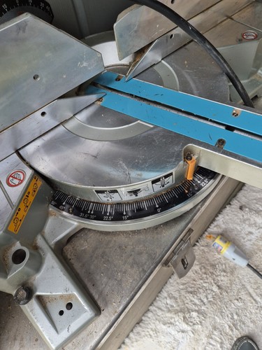 Makita LS1216 Compound Saw Mitre Chop, 305mm Blade - Picture 2 of 12