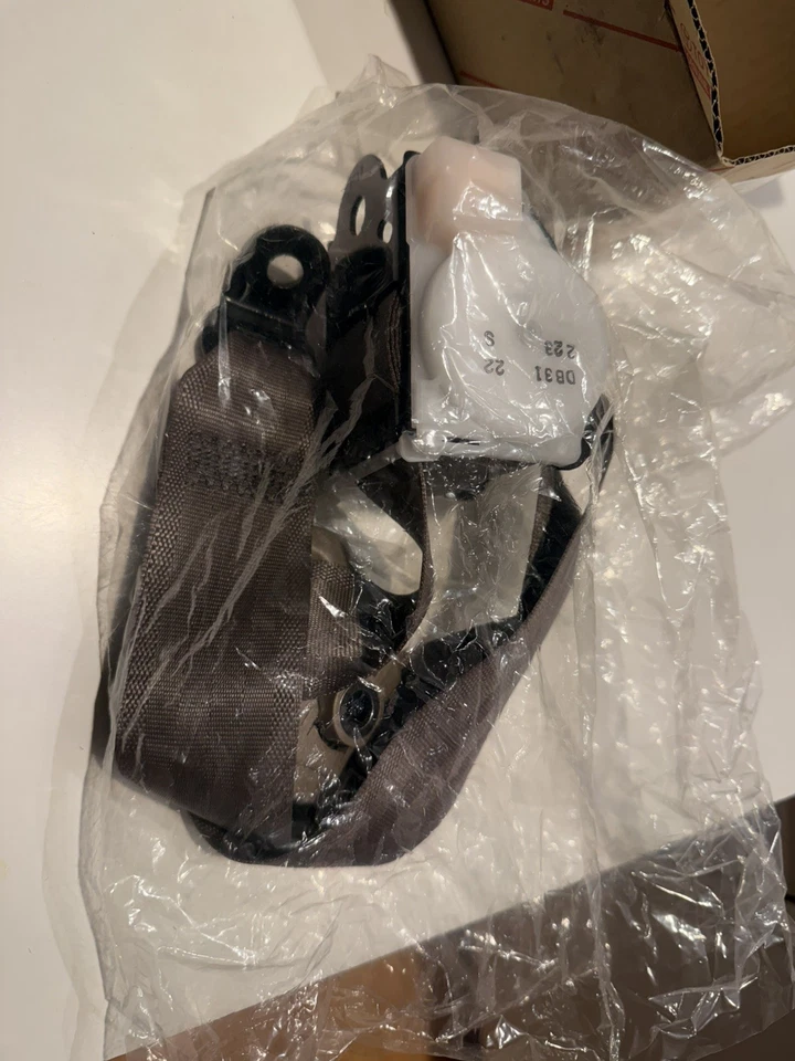 Conjunto de cinturón de seguridad delantero izquierdo Toyota OEM - - - Se adapta a 1996-1998 NUEVO caja abierta Foto 3 de 3