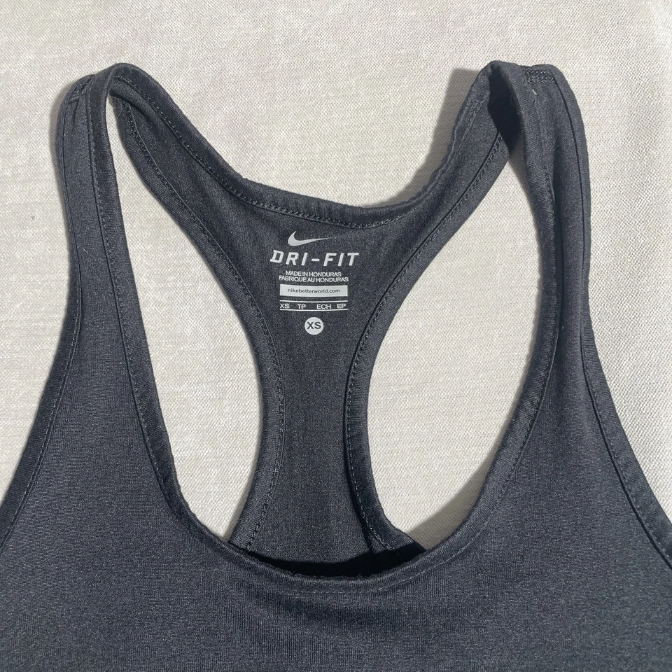 Regata feminina Nike Dri-Fit XS preta racerback academia ativa - Imagem 3 de 4