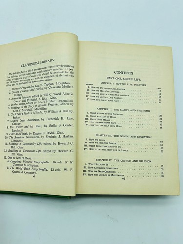 Community And Vocational Civics by Howard Copeland Hill Hardcover - Bild 7 von 14