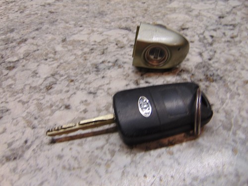 2010-2013 KIA SOUL MANUAL IGNITION SWITCH LOCK CYLINDER W/ KEY & DOOR LOCK - Picture 3 of 5