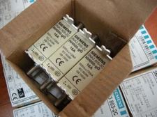 3PCS/1Box Siemens 3NA3805-2C 3NA38052C NH000-gG 16A 500V Fuse -New Free Ship