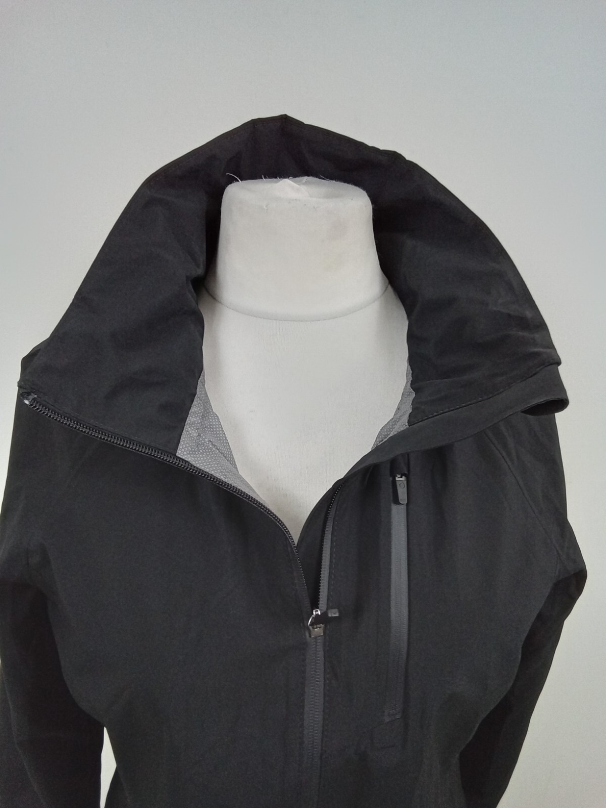 Good Move Activewear Jacket Size 14 Black Hooded Full Zip Side Pockets