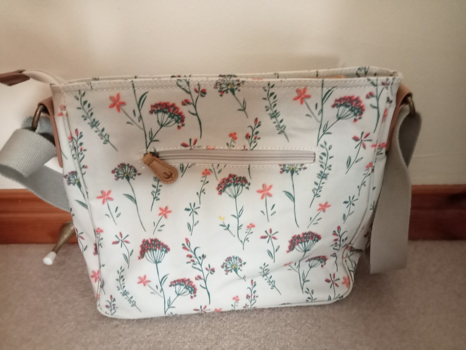 BNWT Ladies Brakeburn Cream Floral Print Cross body Bag. eBay