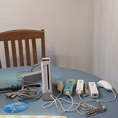 Nintendo Wii Console Bundle w/ Wii Remote, Sensor Bar, AV Cable, Power Supply
