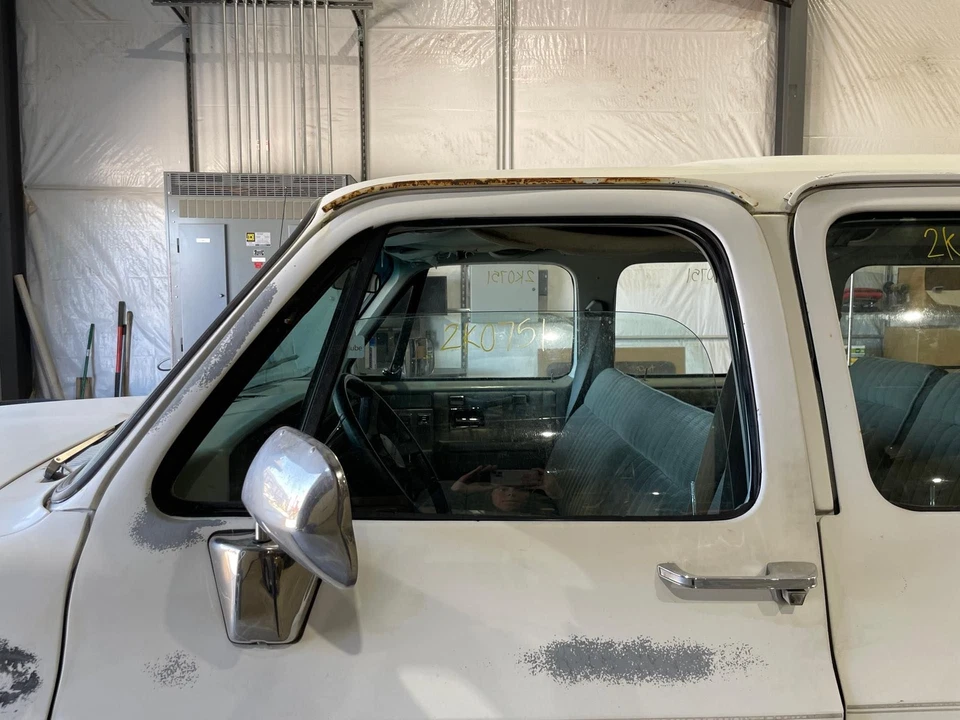 77-91 SUBURBAN 1500 Driver LH Olympic White-50U Power Door Shell — 第 2/4 张图片