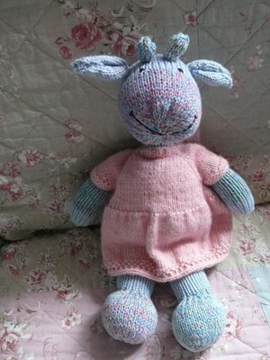 Handgestrickte Puppe  Kuscheltier Fabelwesen Flori  ca 34 cm groß voll niedlich