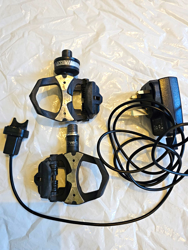 Favero Assioma UNO Power Meter Clipless Road Pedals for Look Keo with Charger
