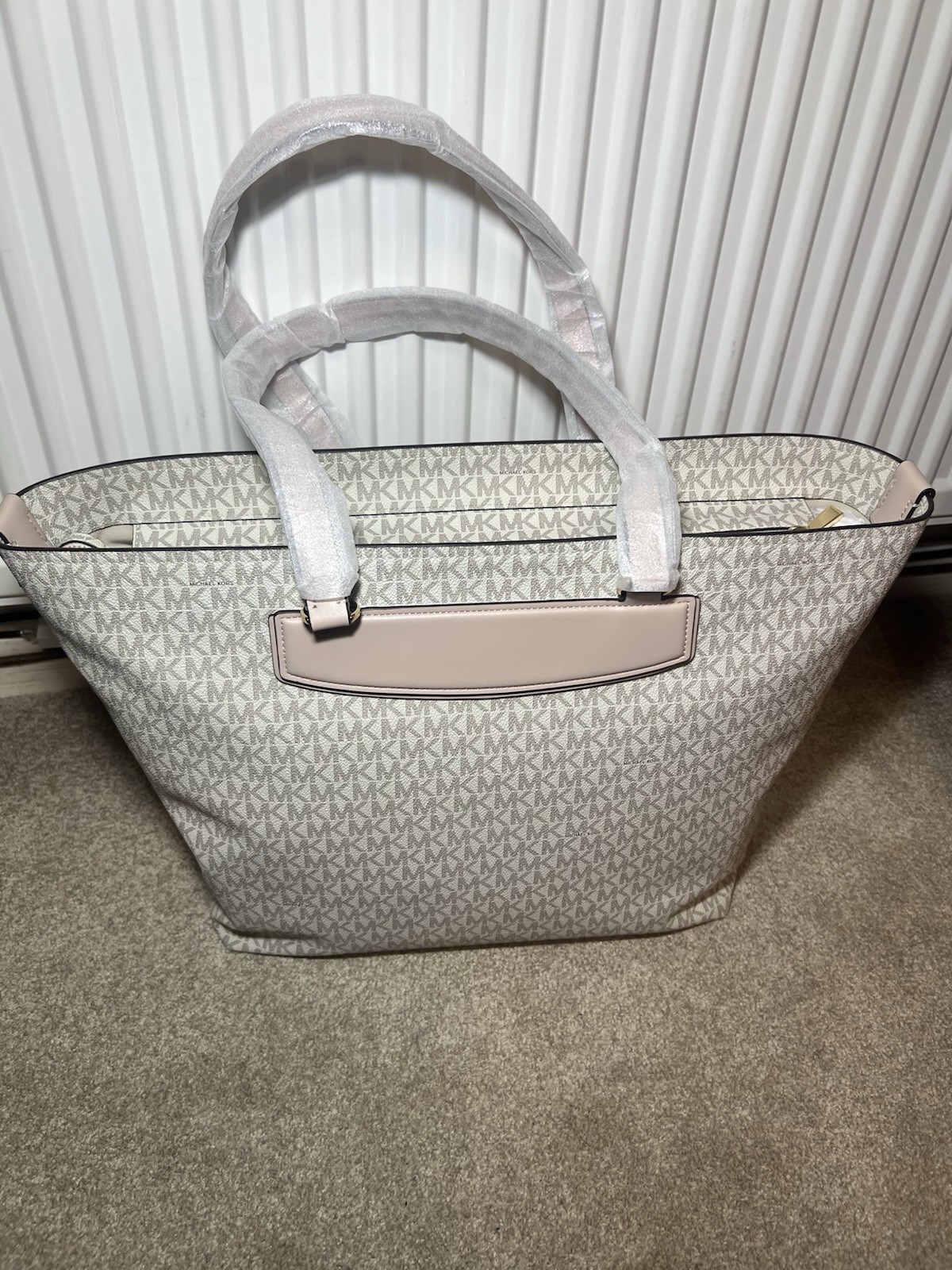 Michael Kors JetSet Extra-Large Signature  Vanilla & Soft Pink ZipUp Bag RRP£300 image 7