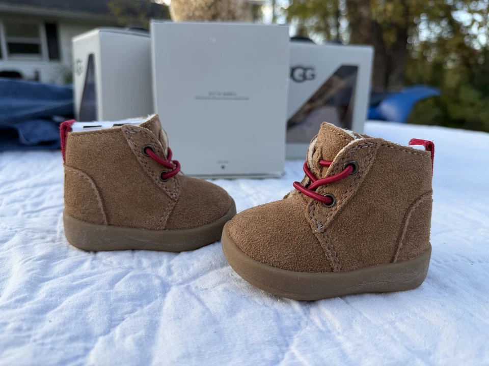 UGG Kristjan Bota Bebé Castaño 0/1 Infantil Gamuza Botines Nuevos en Caja Regalo Foto 4 de 4