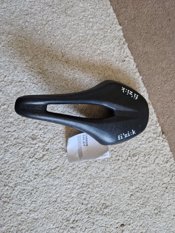Fizik VENTO ARGO 00 140mm Short Nose Saddle Mobius Carbon Rail