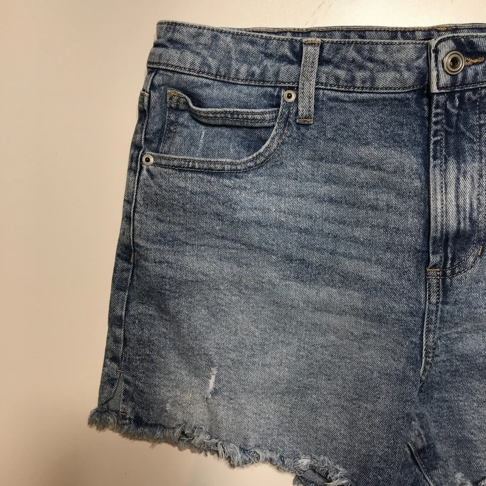 Pantalones Cortos BCBGeneration Juniors 13/31 Dobladillo Deshilachado Ranura Alta 4 Pulgadas Envejecido Foto 3 de 4