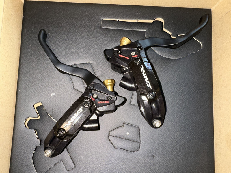 Shimano Saint BL 810 brake levers left & right never used