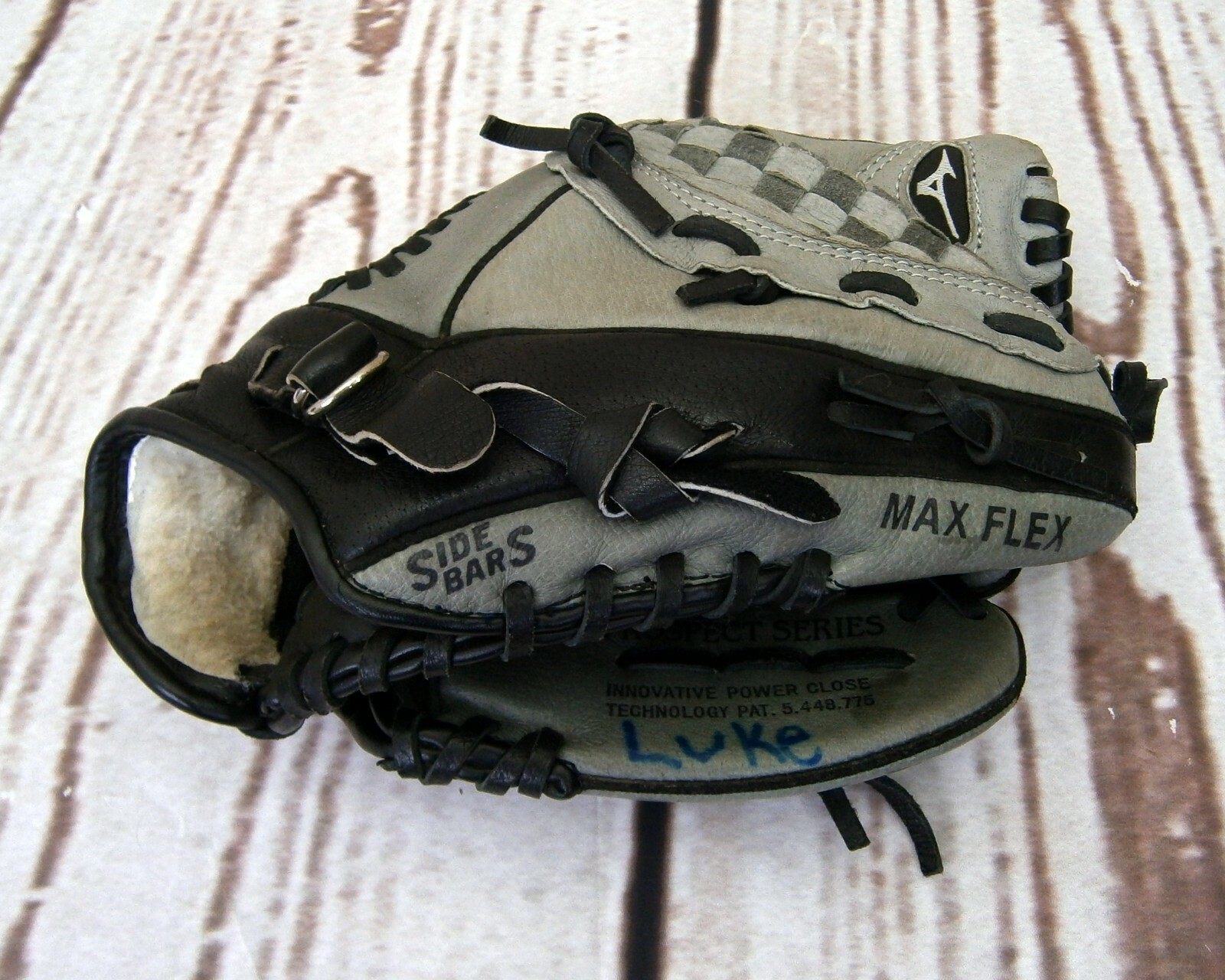 mizuno 10.5 youth glove