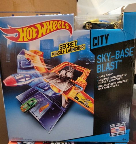 Hot Wheels City Sky Base Blast Playset Hot Wheels Car Missle Included Age 4+ NEW - 第 1/1 張圖片