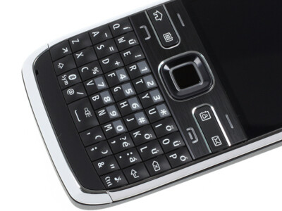 Nokia e72 QWERTY携帯電話 充電器付き Nokia e72 QWERTY携帯電話 充電器付き Nokia E72 携帯電話本体