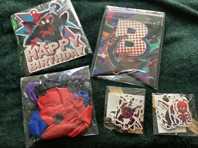 Brandneu in Verpackung Neu Spiderman Thema Party Kit - Banner Ballons Kuchen Topper - Spidey