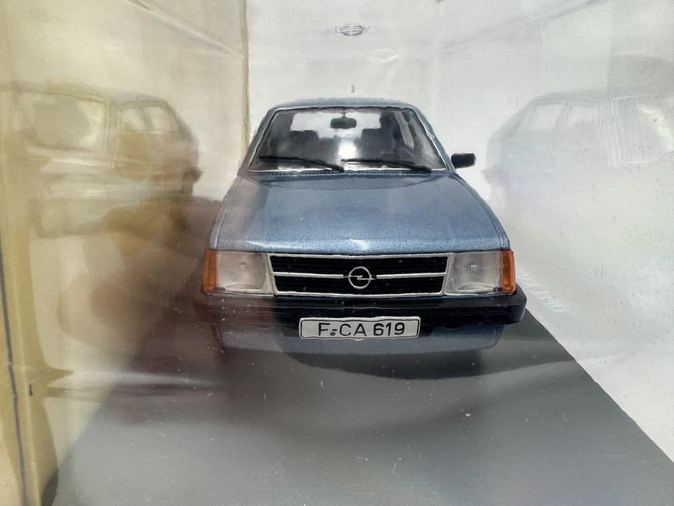 DIE CAST 1/24 " OPEL KADETT D - 1979 " AUTO VINTAGE 1/24 - Immagine 3 di 3