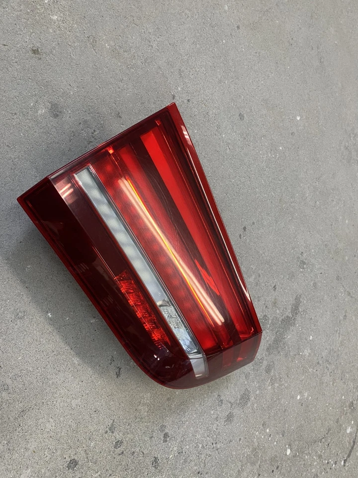 Luz trasera exterior derecha BMW X5 2014-2017 OEM 10018610 OEM genuina usada como nueva Foto 2 de 4