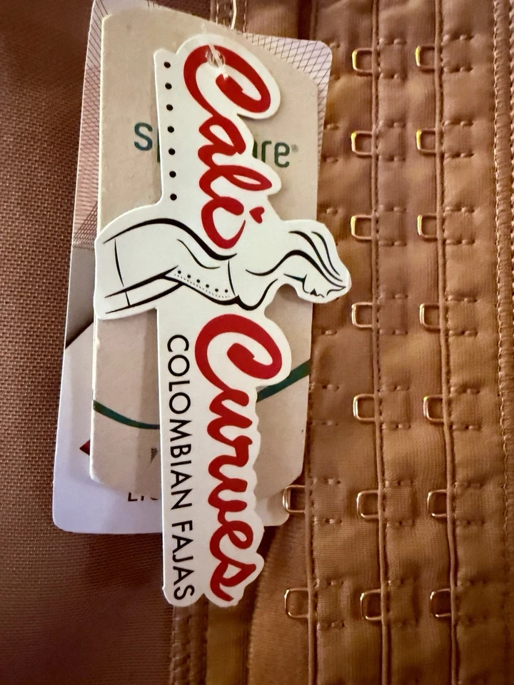 Cali Curves - 2x - Curvy Fit Short Leg - Orig $140 - Image 2 of 4