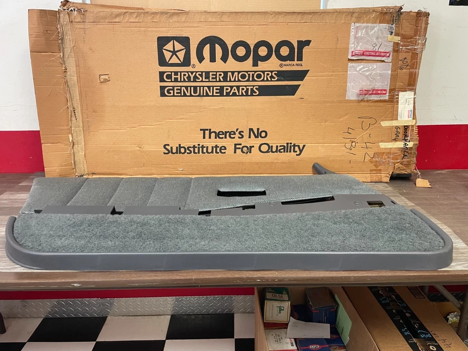 Dodge Daytona 1986 1987 1988 turbo panel de puerta izquierda nuevo Mopar 925 Foto 4 de 4