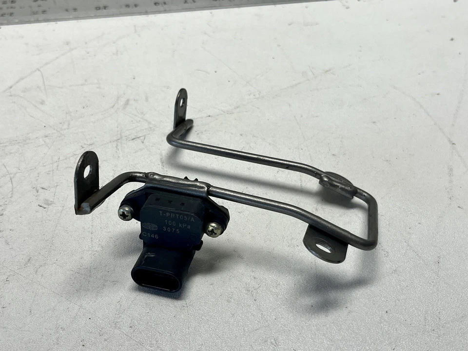 Sensor de temperatura barométrico Ducati Monster S2R 1000 Magneti com suporte - Imagem 2 de 4