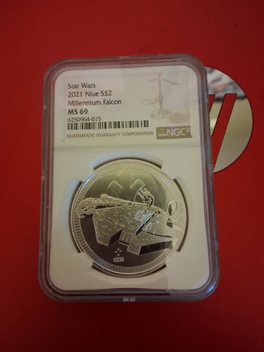 2021 Star Wars Milliennium Falcon NGC MS69.