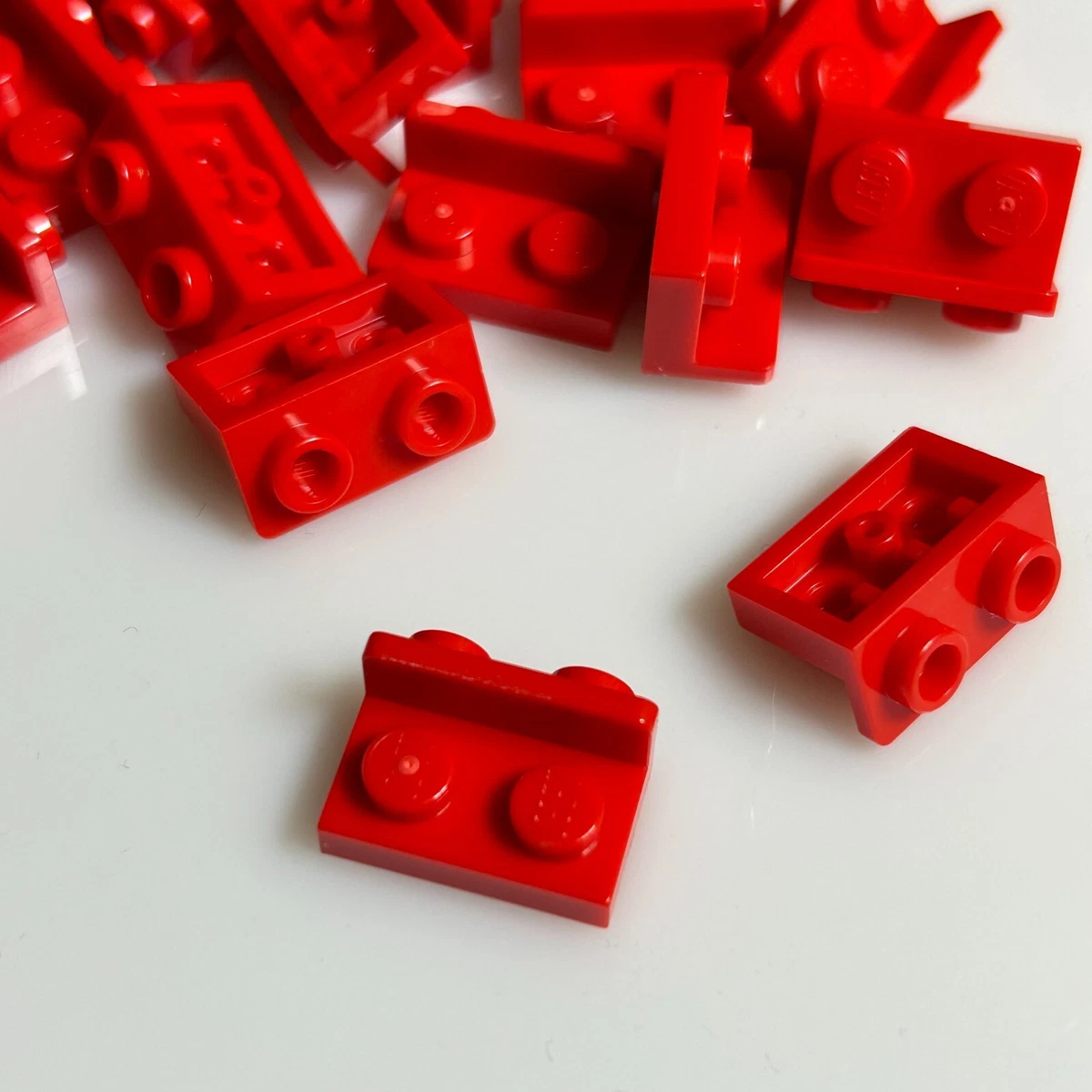30 per lot NEW LEGO 1x2 Bright Red Angular Plate 1.5 Bot. 1 2