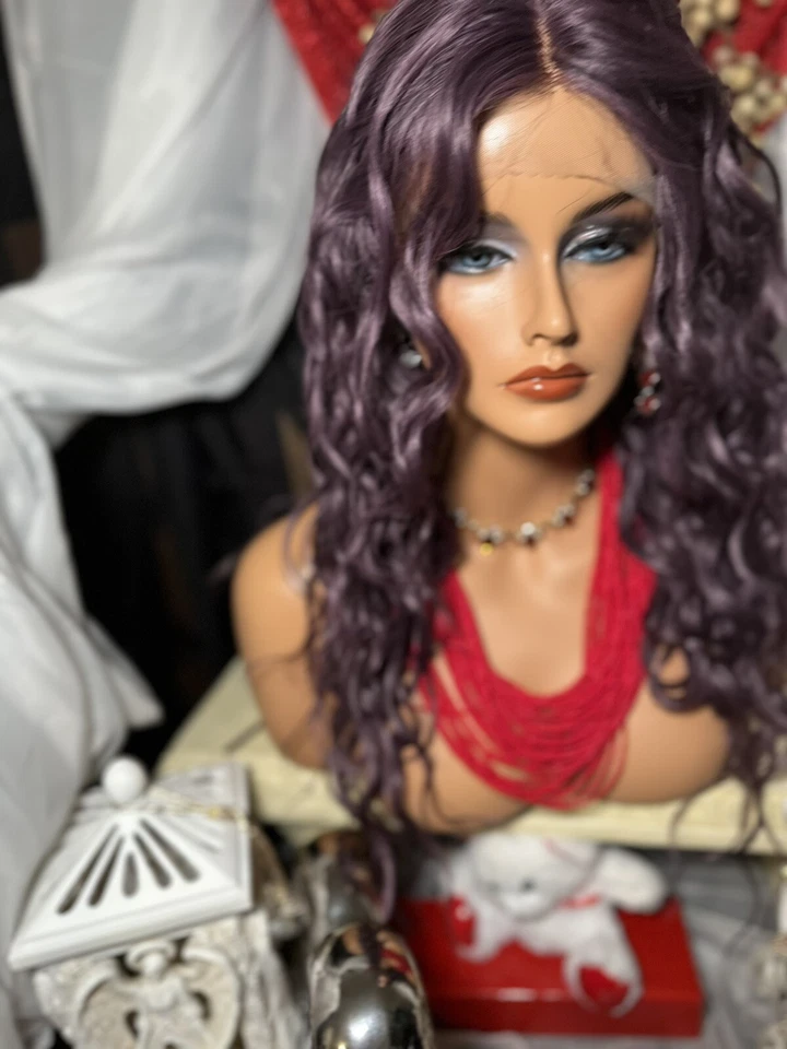 LINDA PERUCA DE 27 POL., CACHOS SOLTOS, ROXO CLARO, FRENTE DE RENDA COM PARTE PROFUNDA❤️ - Imagem 3 de 4