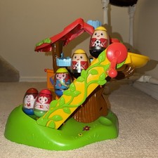 Weebles Wobble Musical Treehouse with Slide  5 Figures 2009 Works