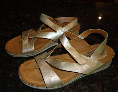 Euro Soft by Soft  Women s Comfort Wedge Strappy Sandal 7M