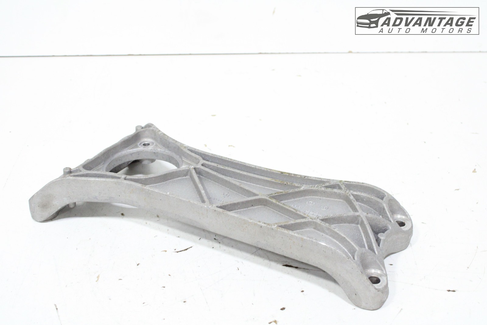 2014-20 MASERATI GHIBLI AUTOMATIC TRANSMISSION GEARBOX MOUNT SUPPORT BRACKET OEM