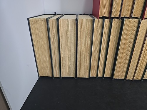 "Vintage Classic Hardcover Book Collection – 24 Literary Masterpieces... - Picture 8 of 24
