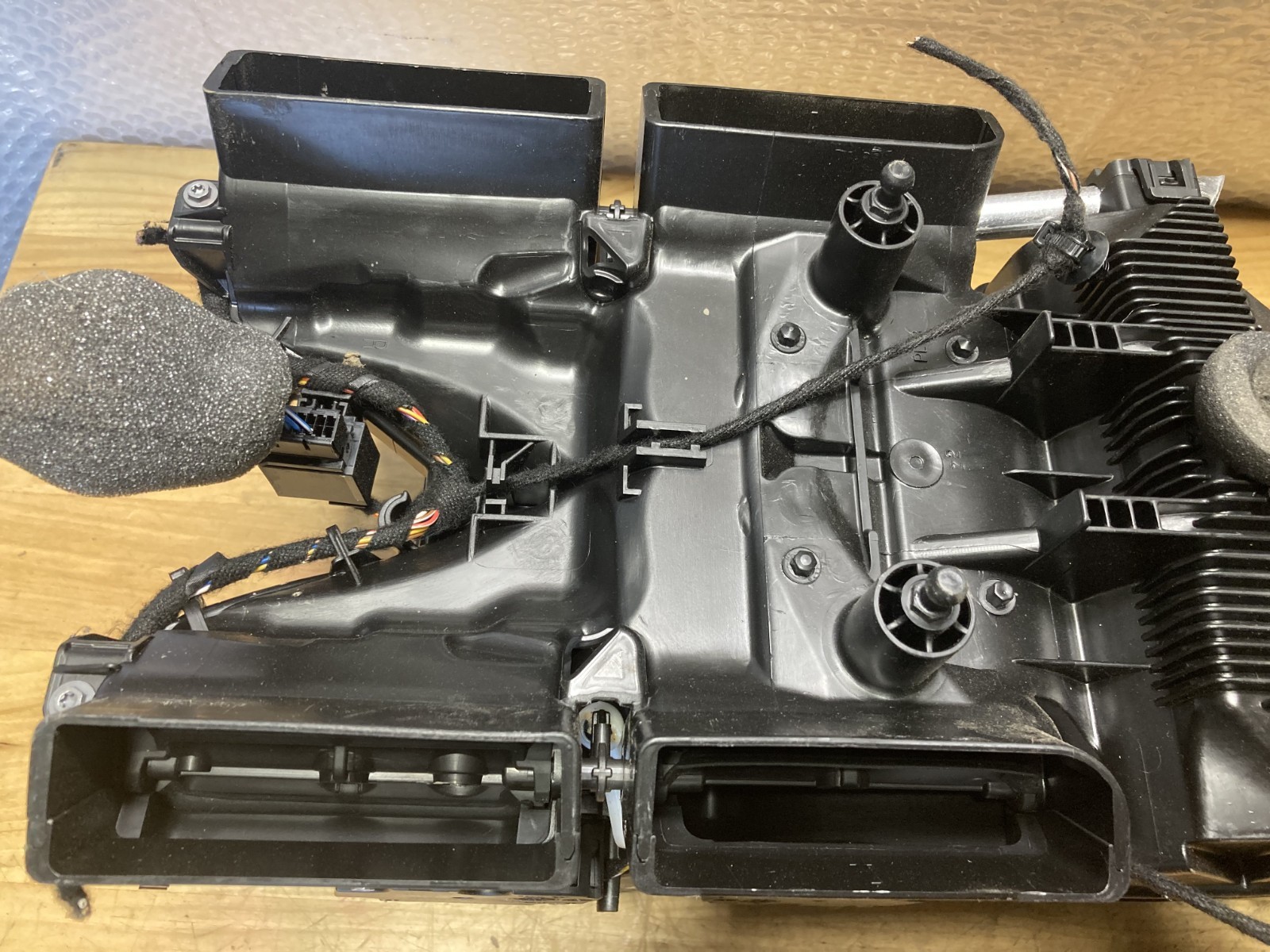 2016-2020 Bentley Bentayga Rear HVAC AC Climate Housing Assembly 4M0820004 9k Mi