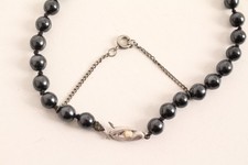 Schwarze Perlenkette Trauerschmuck geknotet 800er Silber Collier Necklace black