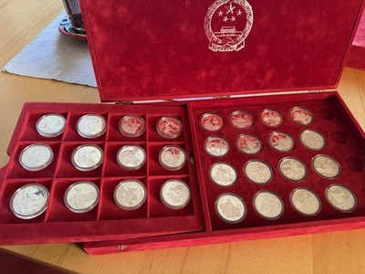 Münzkassette Veloursoptik - China Die Offiziellen Silbergedenkmünzen 28x Münzen