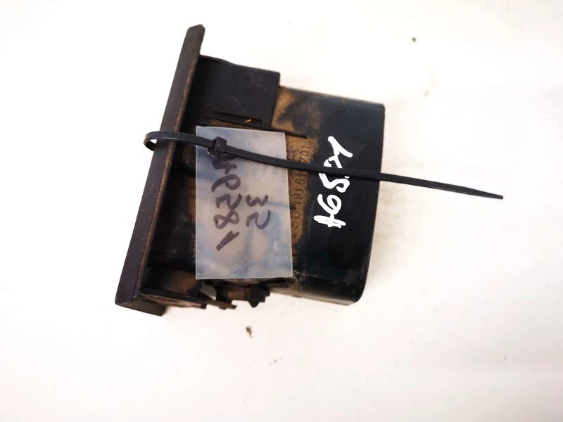 Volkswagen Golf 1991 Dash Vent (Air Vent Grille) 191819701b, Genui #1183888-12 - Изображение 3 из 4