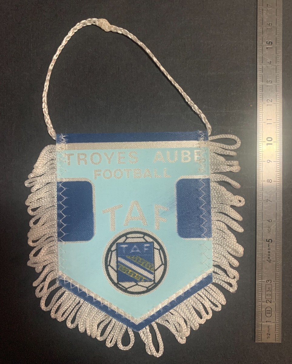 Chretien De Troyes Fanion Vintage Troyes ATAC - Pennant Football Ancien