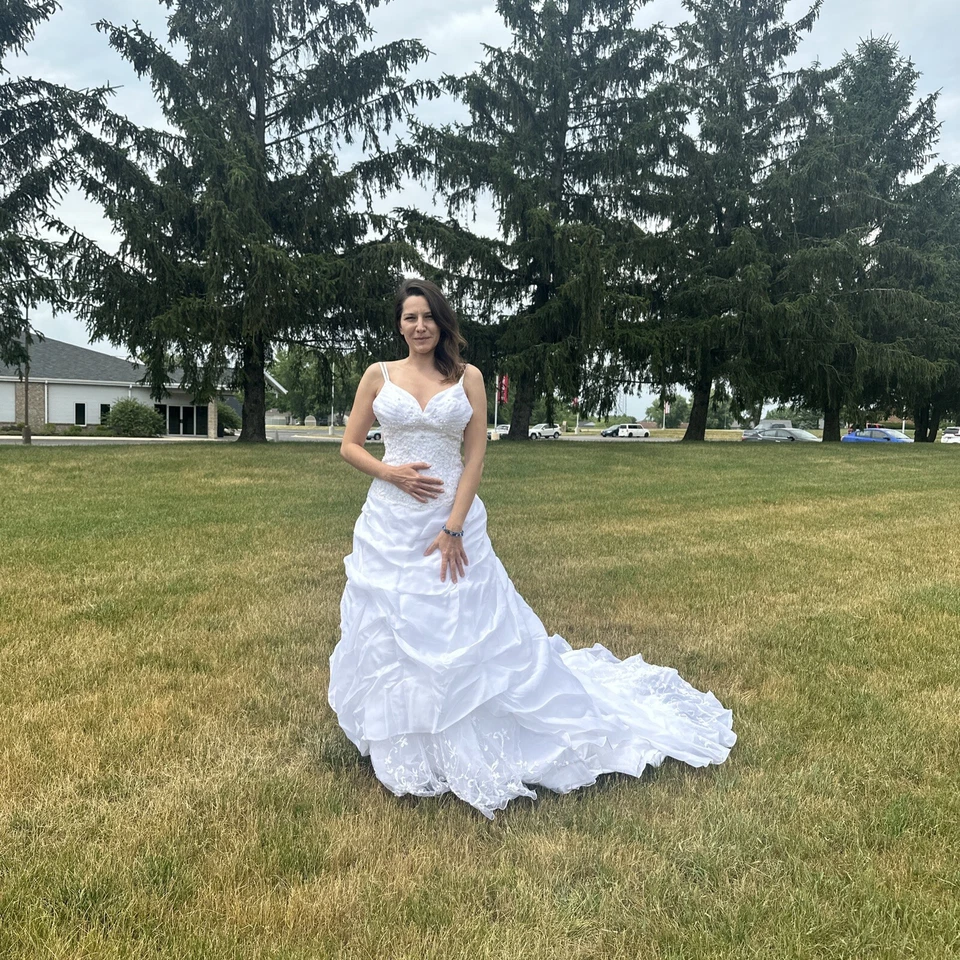 Vestido de novia La Sposa, ligeramente usado, talla US 04 con un tren largo y hermoso. Foto 3 de 4