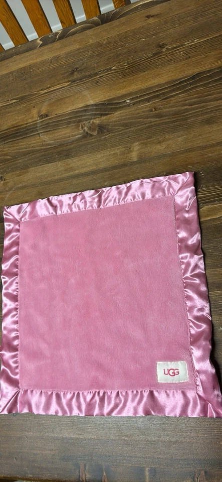 "Manta de seguridad para bebé UGG Lovey Lovie rosa felpa 13"" poliéster lavado a mano" Foto 3 de 4