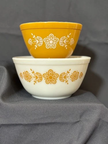 Vintage 1972 PYREX Butterfly Gold Set of 3 Nesting Mixing Bowl 401 403