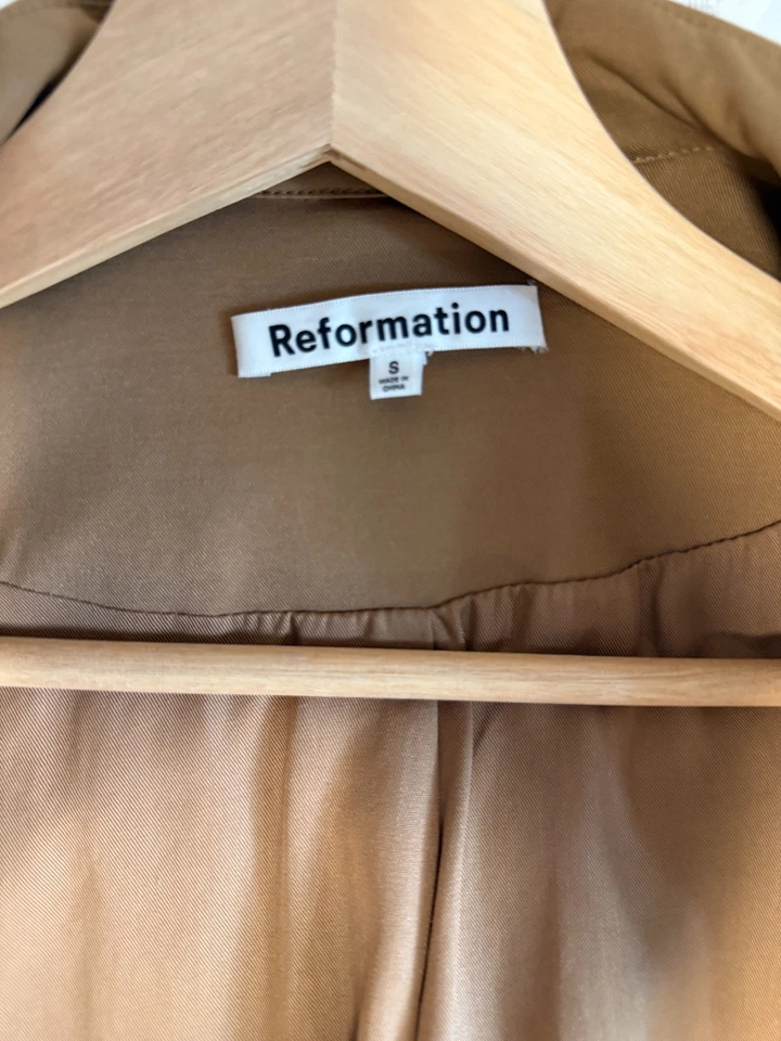 Reformation | Gabardina Kensington marrón para mujer | Talla pequeña Foto 4 de 4