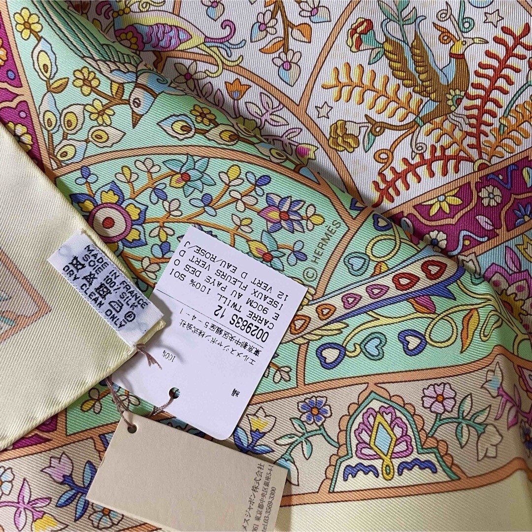 HERMES スカーフ Au Pays des Oiseaux Fleurs Hermes Scarf Au Pays des Oiseaux Fleurs 90 cm Silk Carre