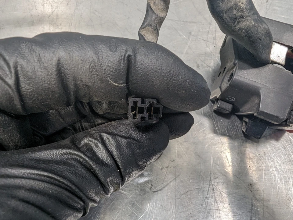 KAWASAKI NINJA ZX6R 2007-2008 OEM CLIP DERECHO EN MANGO INTERRUPTOR DE ARRANQUE APAGADO Foto 4 de 4