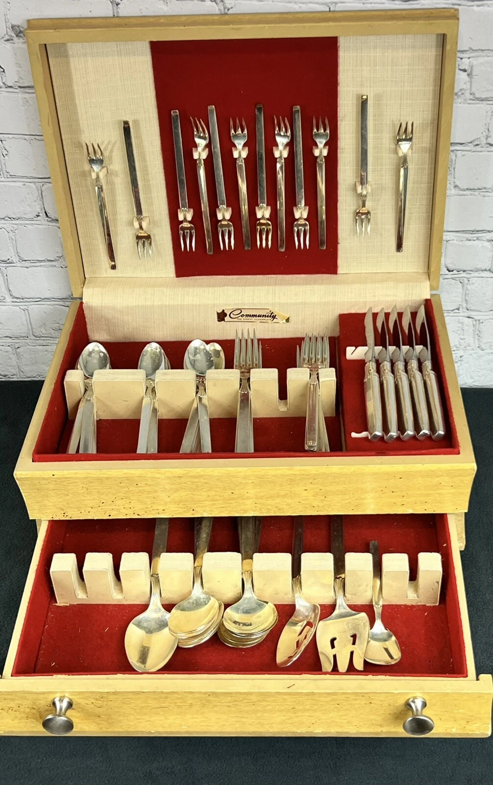 Community (ONeida) Flatware Set, 76 Pcs Including Case! Silver Plated, Vintage