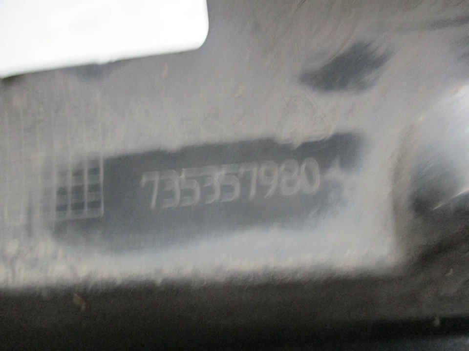 Parrilla delantera Fiat Idea MPV 2005 moldura central 735357980 Foto 4 de 4