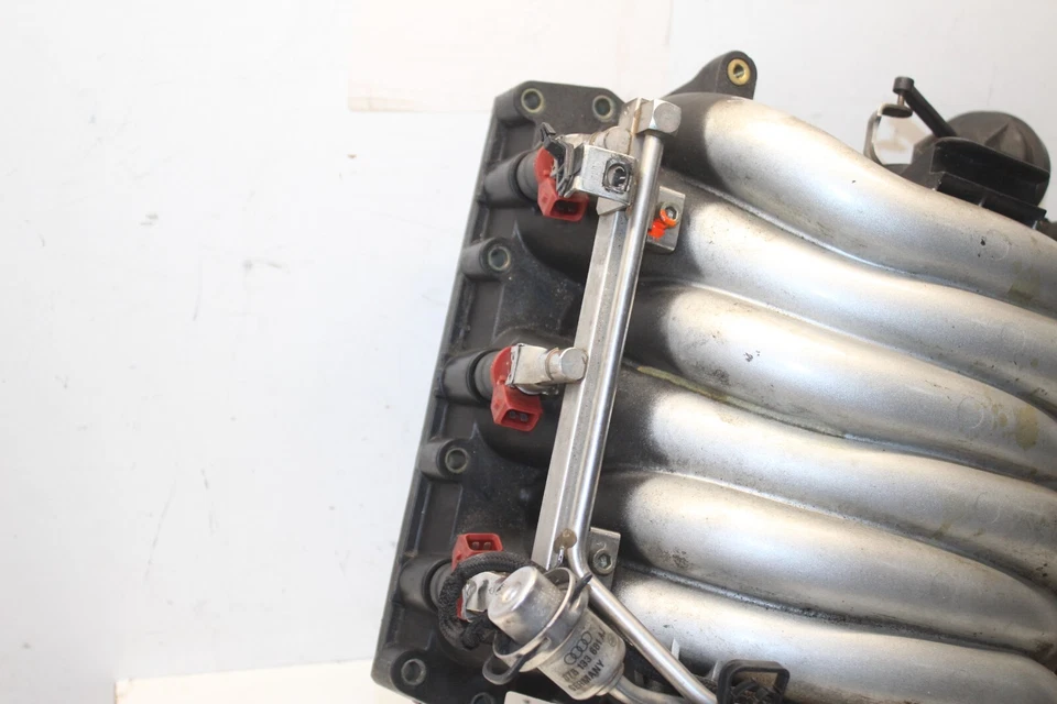 AUDI A4 A6 1998-2001 2,8 L colector de admisión y conjunto de riel de combustible OEM Foto 3 de 4
