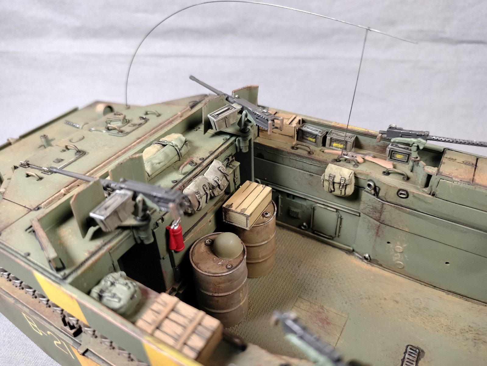 Pro-Built 1/35 WW2 US Marine LVT-4 with Jeep and equipment !!!!!!