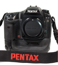 Pentax K20D SR 14.6MP DSLR Camera Body With Battery Grip, 2 Batteries SC 7,629